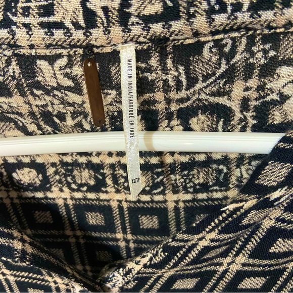 FREE PEOPLE Caravan Plaid &
Floral Boho Style Relaxed Fit 100% Rayon Top Sz XS - Picture 3 of 3